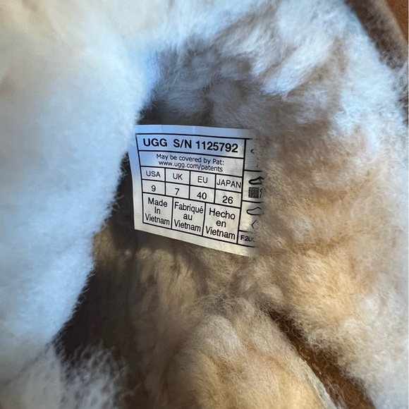 UGG Women's Classic Mini II Boot - Picture 3 of 7